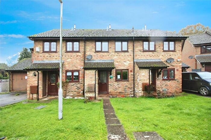 2 Bedroom Terraced House For Sale In Kemerton Close, Calcot, Reading, RG31