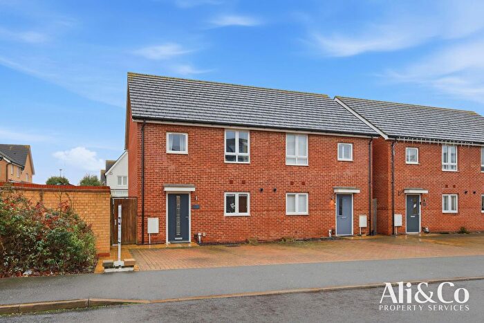 3 Bedroom Semi-Detached House For Sale In Colburn Way, Grays, RM16