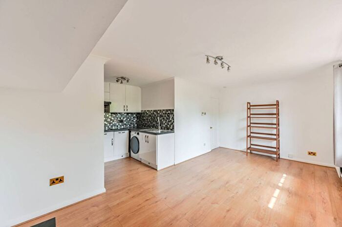 1 Bedroom Flat To Rent In Usborne News, Oval, London, SW8