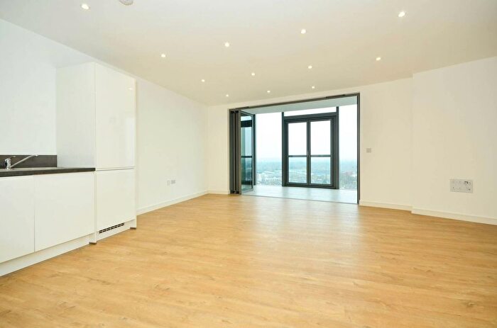 2 Bedroom Flat To Rent In Great West Quarter, Brentford, TW8