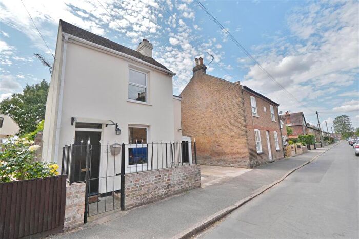 3 Bedroom Detached House For Sale In Alma Road, Eton Wick, Windsor, SL4
