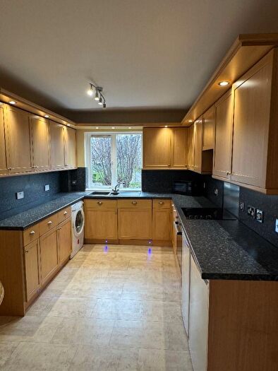 2 Bedroom Flat To Rent In Allanfield, Abbeyhill, Edinburgh, EH7