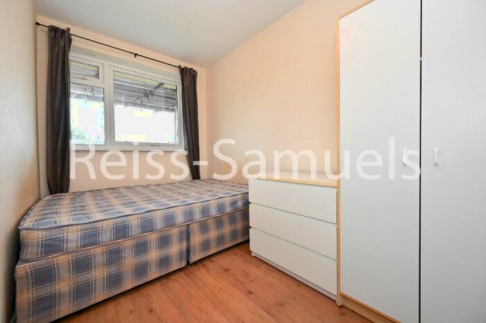 4 Bedroom Maisonette To Rent In Forsyth Gardens, London, Kennington, Southwark, SE17
