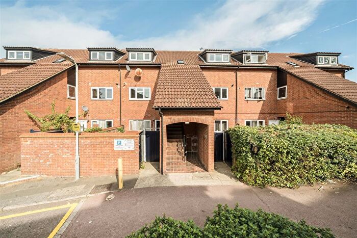 2 Bedroom Maisonette To Rent In Penrith Close, Uxbridge, UB8