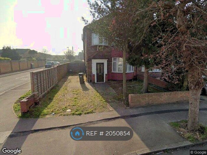 4 Bedroom Semi-Detached House To Rent In Boundaries Road, Feltham, TW13