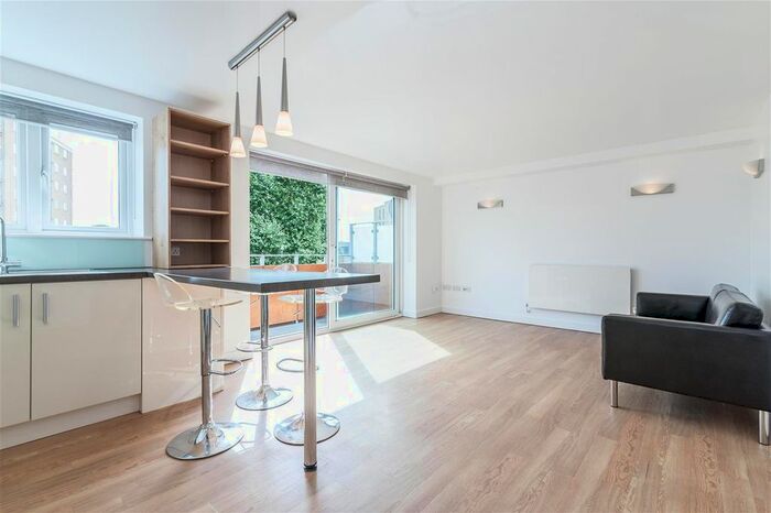 2 Bedroom Flat To Rent In Embassy Lodge, Green Lanes, London, N16