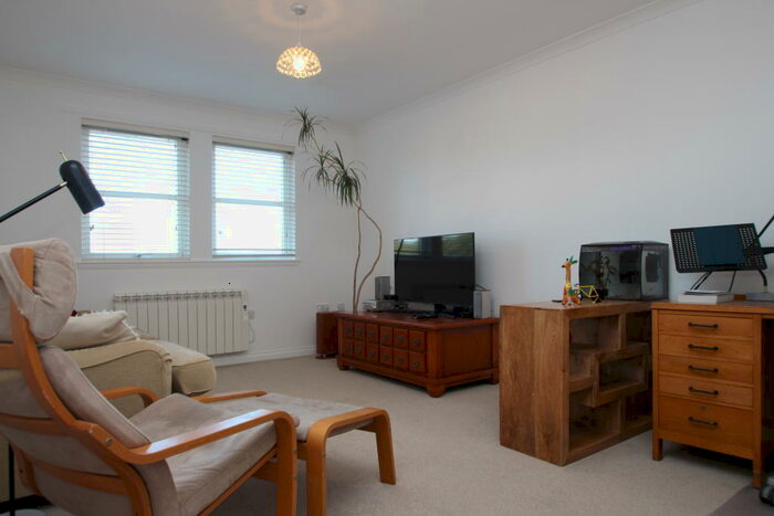 2 Bedroom Flat To Rent In James Street, Stirling, FK8