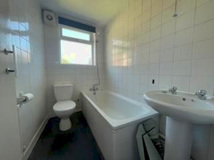 3 Bedroom End Of Terrace House To Rent In Peareswood Road, Erith, DA8