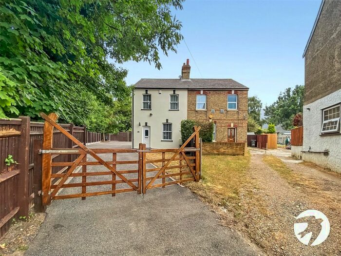 3 Bedroom Semi Detached House To Rent In Wested Lane, Swanley, Kent, BR8