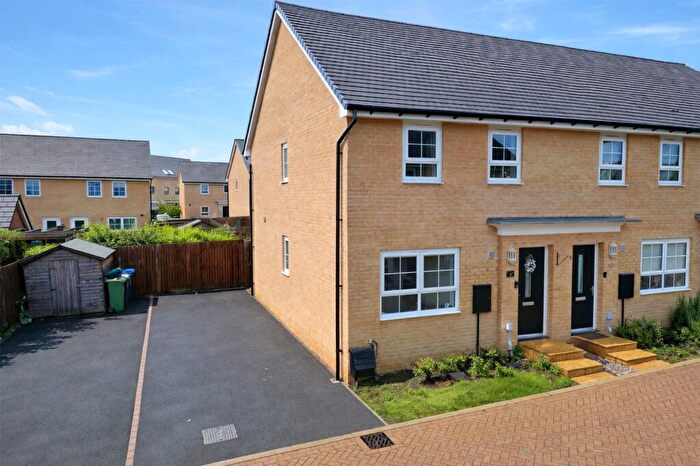 3 Bedroom End Of Terrace House For Sale In Wells Grove, Eagle Farm South, MK17