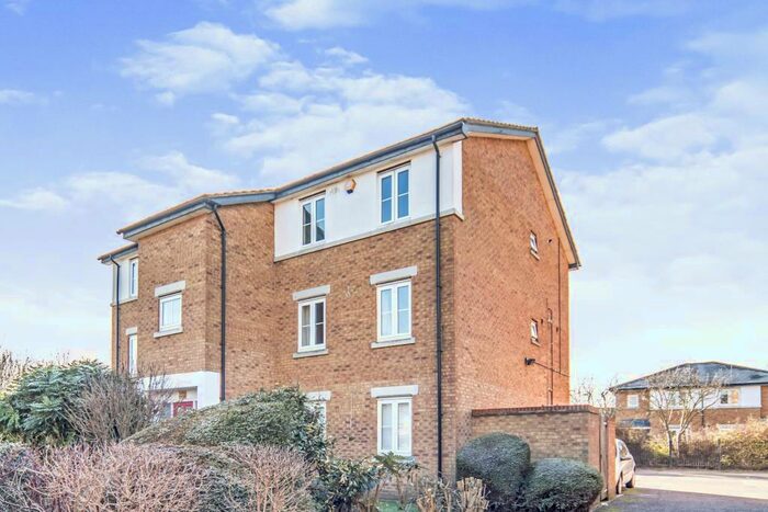 2 Bedroom Flat To Rent In Acorn Way, Bedford, MK42