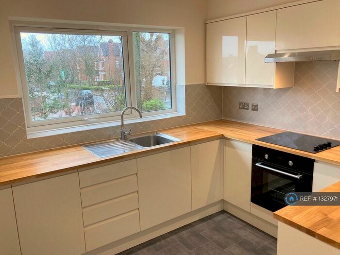 2 Bedroom Flat To Rent In Leaf Grove, London, SE27