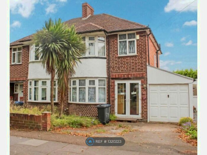 3 Bedroom Semi-Detached House To Rent In Heath Way, Birmingham B34