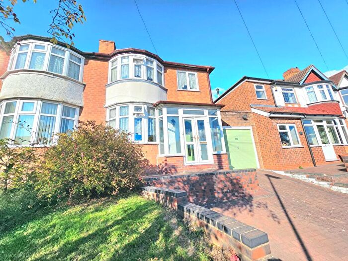 3 Bedroom Semi-Detached House For Sale In Mildenhall Road, Birmingham, B42