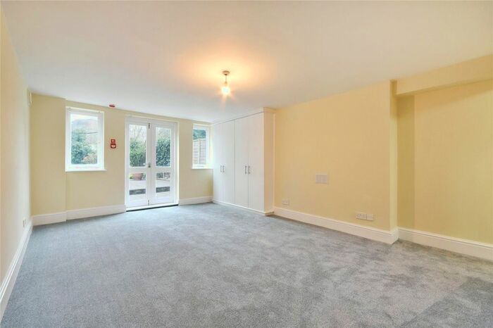 3 Bedroom Flat To Rent In Fordwych Road, West Hampstead, NW2