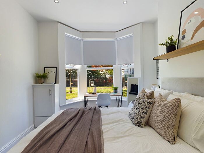 5 Bedroom Semi-Detached House To Rent In Hall Lane, Liverpool, L7