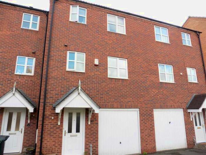3 Bedroom Town House To Rent In Kirtley Close, Watnall, Nottingham, NG16