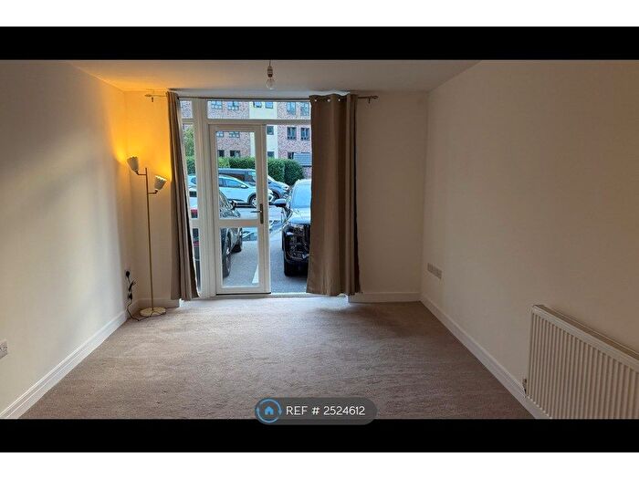 2 Bedroom Flat To Rent In Woodlands Village, Wakefield, WF1