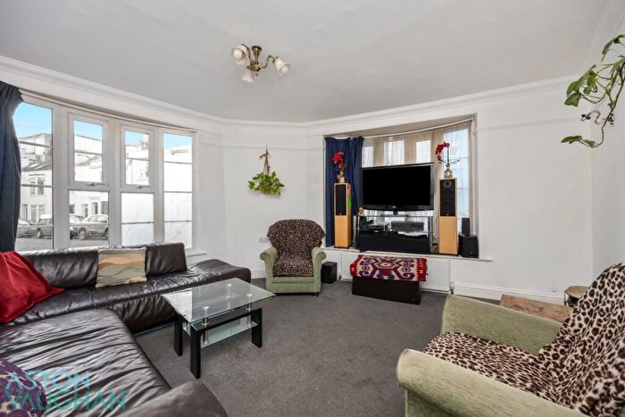 3 Bedroom End Of Terrace House For Sale In Kingsbury Road, Brighton, BN1