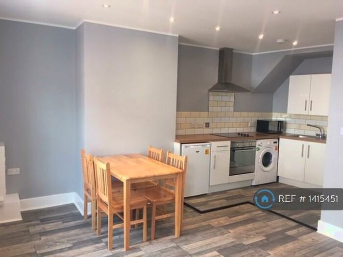 1 Bedroom Flat To Rent In Sun Street, Waltham Abbey, EN9