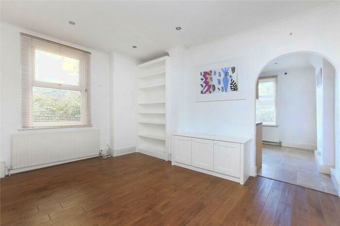 2 Bedroom Maisonette To Rent In Radbourne Road, Balham, London, SW12