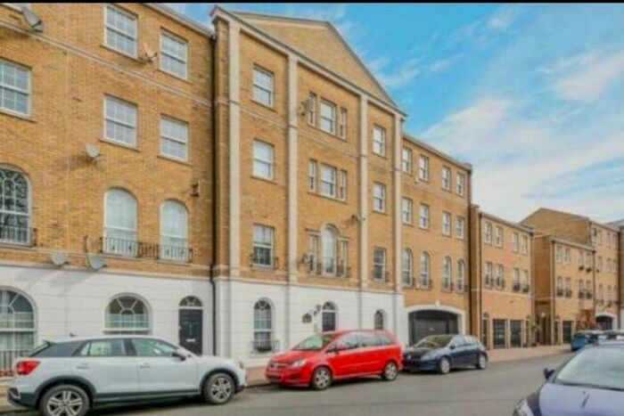 2 Bedroom Flat To Rent In Rotherhite Street, : Bed Bath, SE16