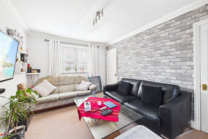 2 Bedroom Detached House To Rent In Wiltshire Road, Wokingham, Berkshire, RG40