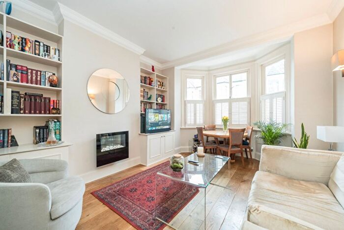 2 Bedroom Flat For Sale In Haarlem Road, London, W14