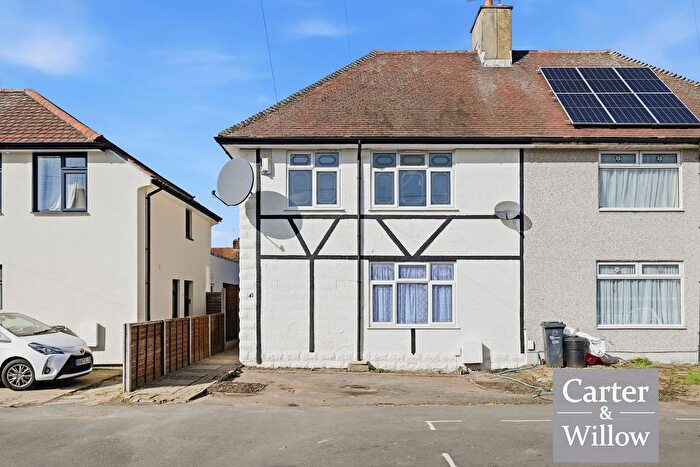 3 Bedroom Semi Detached House For Sale In Lichfield Road, Dagenham, RM8