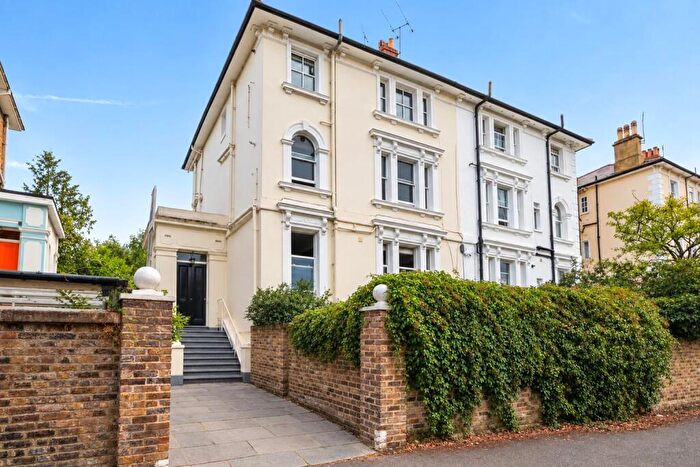 2 Bedroom Apartment For Sale In Uxbridge Road, Kingston Upon Thames, KT1