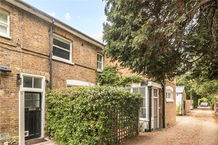 2 Bedroom Maisonette For Sale In Rydens Road, Walton-On-Thames, KT12