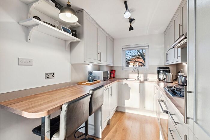 2 Bedroom Flat To Rent In Anstice Close, Chiswick, W4