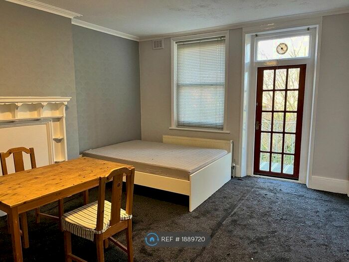 Studio To Rent In Hornsey Lane, London, N6