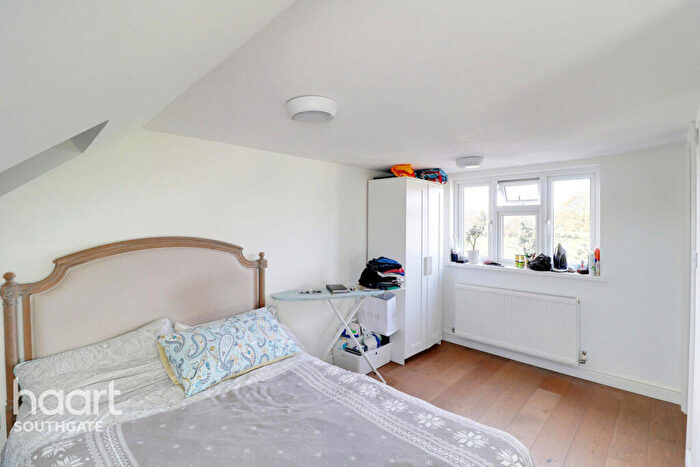 4 Bedroom Terraced House For Sale In Rayleigh Road, London, N13