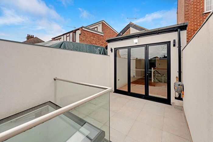 2 Bedroom Semi Detached House For Sale In Highview Road, Ealing, W13