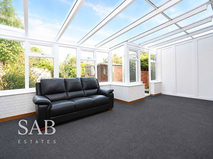 5 Bedroom Semi-Detached Bungalow To Rent In Dukes Avenue, Northolt, UB5