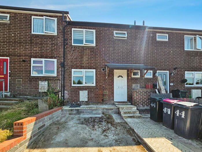3 Bedroom Semi-Detached House For Sale In Fenton Way, Rotherham, S61