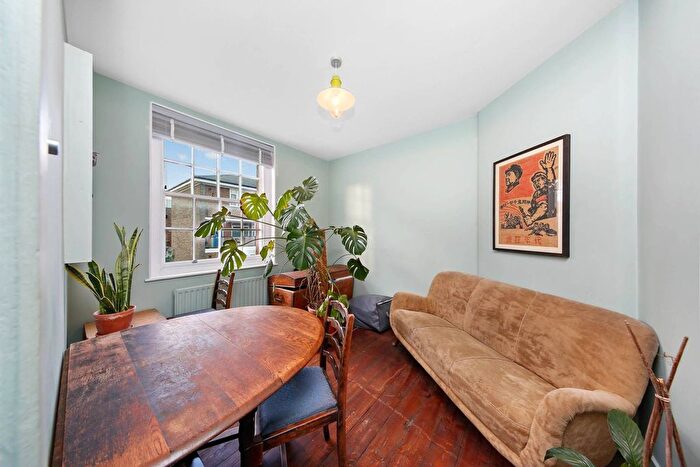2 Bedroom Flat For Sale In Hannibal Road, Stepney, London, E1