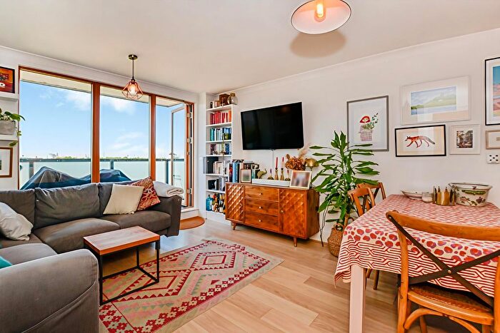 2 Bedroom Flat For Sale In Robsart Street, Stockwell, London, SW9