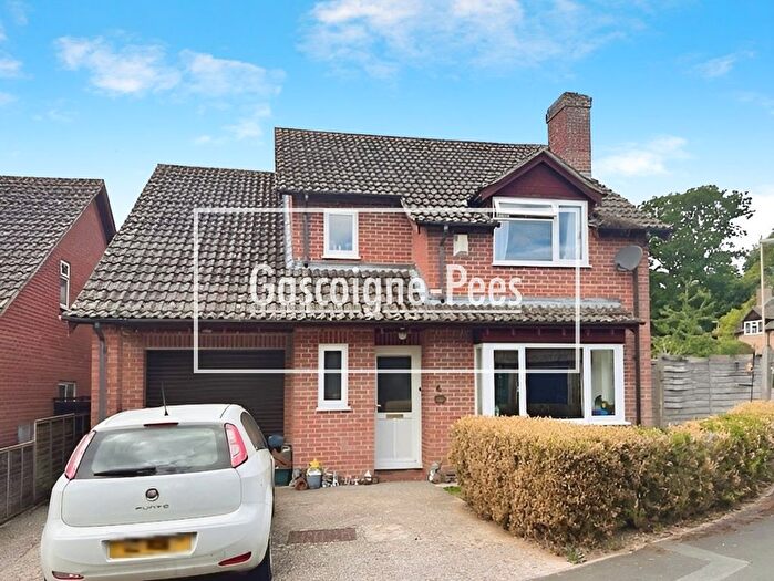 4 Bedroom Property To Rent In Sarisbury Close, Tadley, RG26