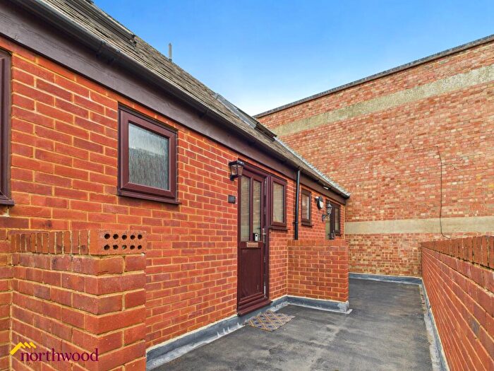 1 Bedroom Flat To Rent In Christchurch Court, Banbury, OX16