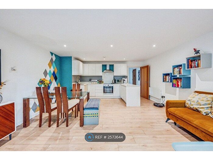 2 Bedroom Flat To Rent In Welling, London, DA16