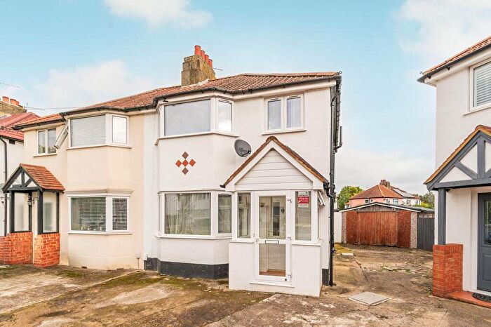 4 Bedroom Semi Detached House To Rent In Beverley Gardens, Worcester Park, KT4