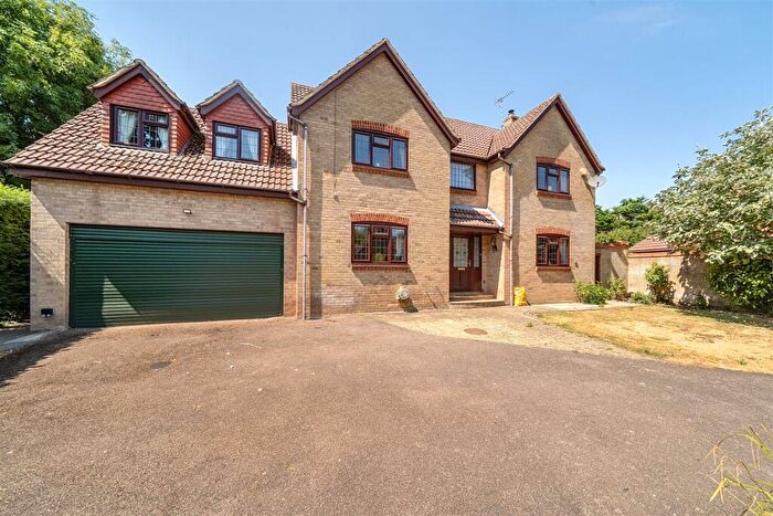 4 Bedroom Detached House For Sale In The Paddocks, Shutlanger, NN12