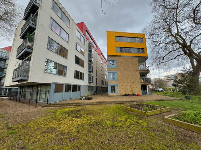 2 Bedroom Flat To Rent In Paradise Park, Lea Bridge Road, Hackney, London, E5