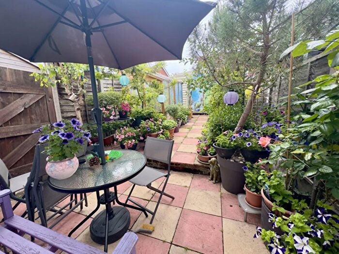 2 Bedroom Semi-Detached House For Sale In Richmond Drive, Gravesend, Kent, DA12