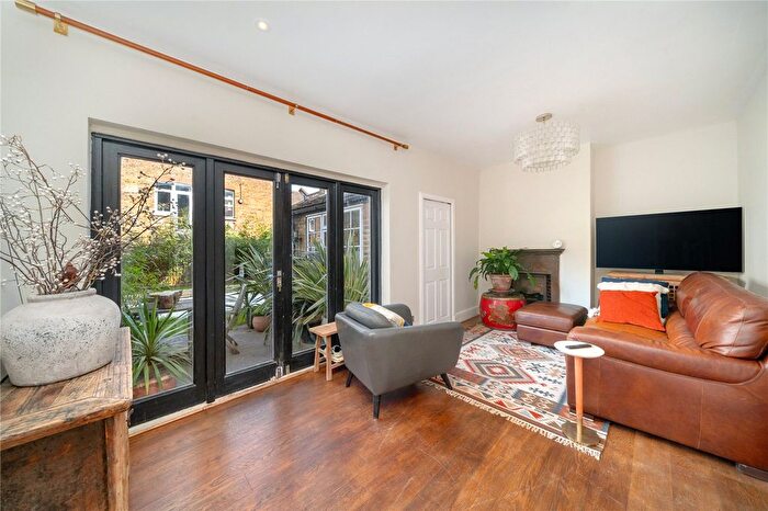 2 Bedroom Flat To Rent In Dafforne Road, London, SW17