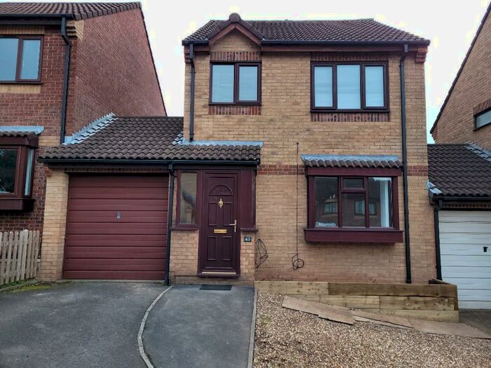 3 Bedroom Link Detached House To Rent In Howes Close, Bristol, BS30