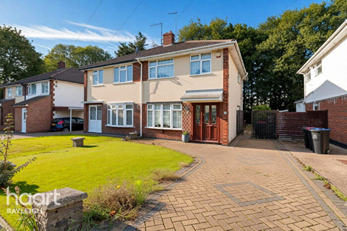 3 Bedroom Semi-Detached House For Sale In Ringwood Drive, Leigh-On-Sea, SS9