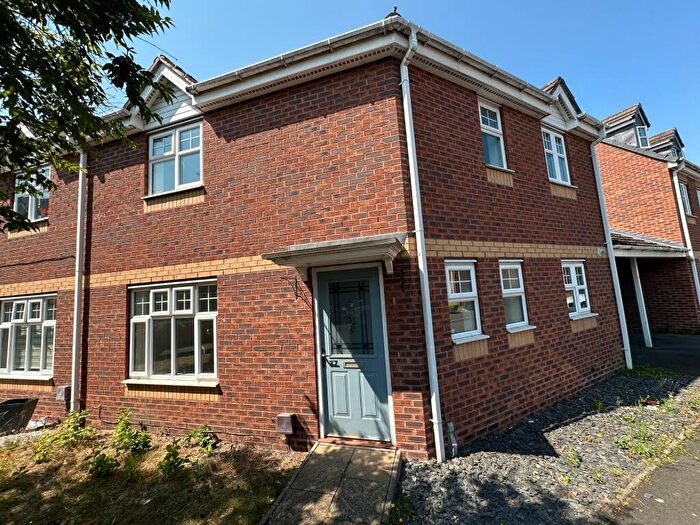 3 Bedroom Town House For Sale In Black Eagle Court, Burton-on-Trent, DE14